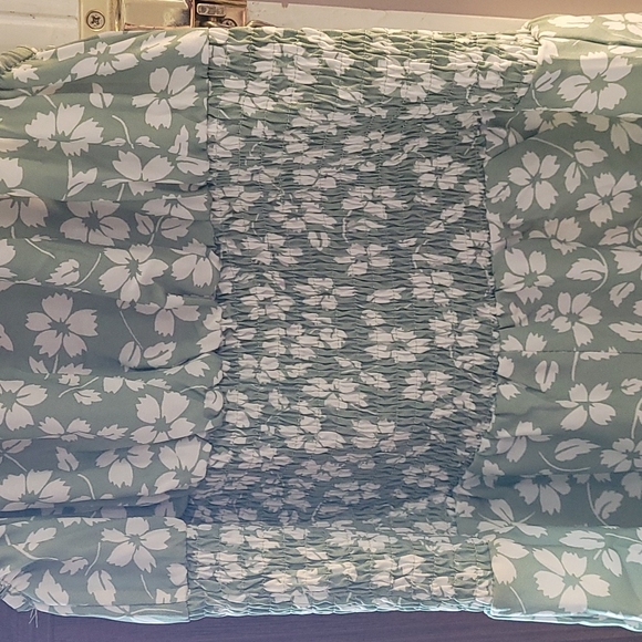 Sage and white romper size m - Picture 2 of 6